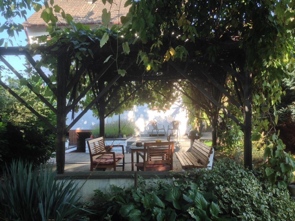 Gaestehaus Peterhoff Birresdorf エクステリア 写真